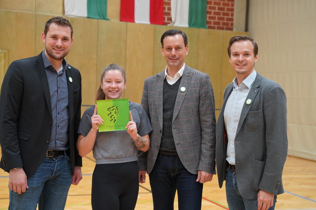 Übergabe der Auszeichnung bei der Land der Talente Tour 2021